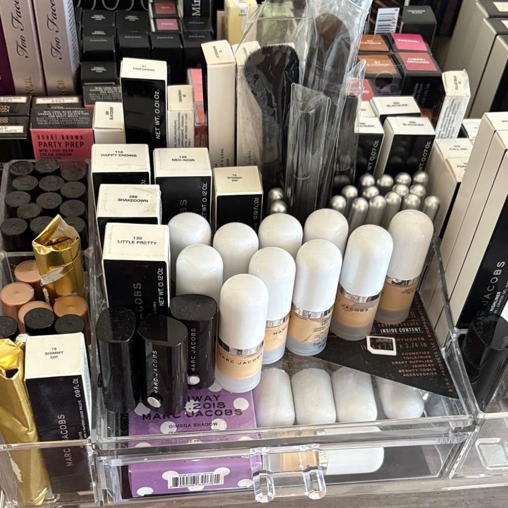 Marc Jacobs Foundation & Concealer Duo Set in White and Black Accents